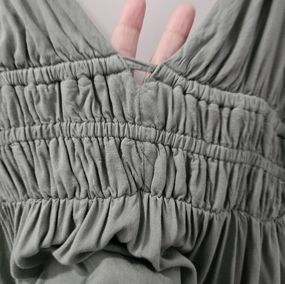 Olive green older areopostale ruffled hem open back dress sz. M - Picture 3 of 10